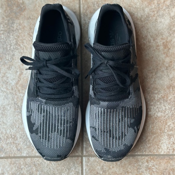 Adidas Men’s Swift Running Shoe - Picture 1 of 3